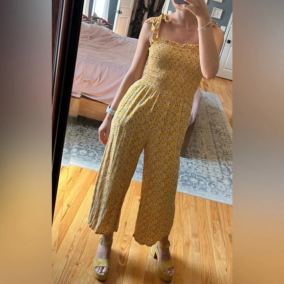 Yellow Floral Hollister Jumper - Picture 2 of 9